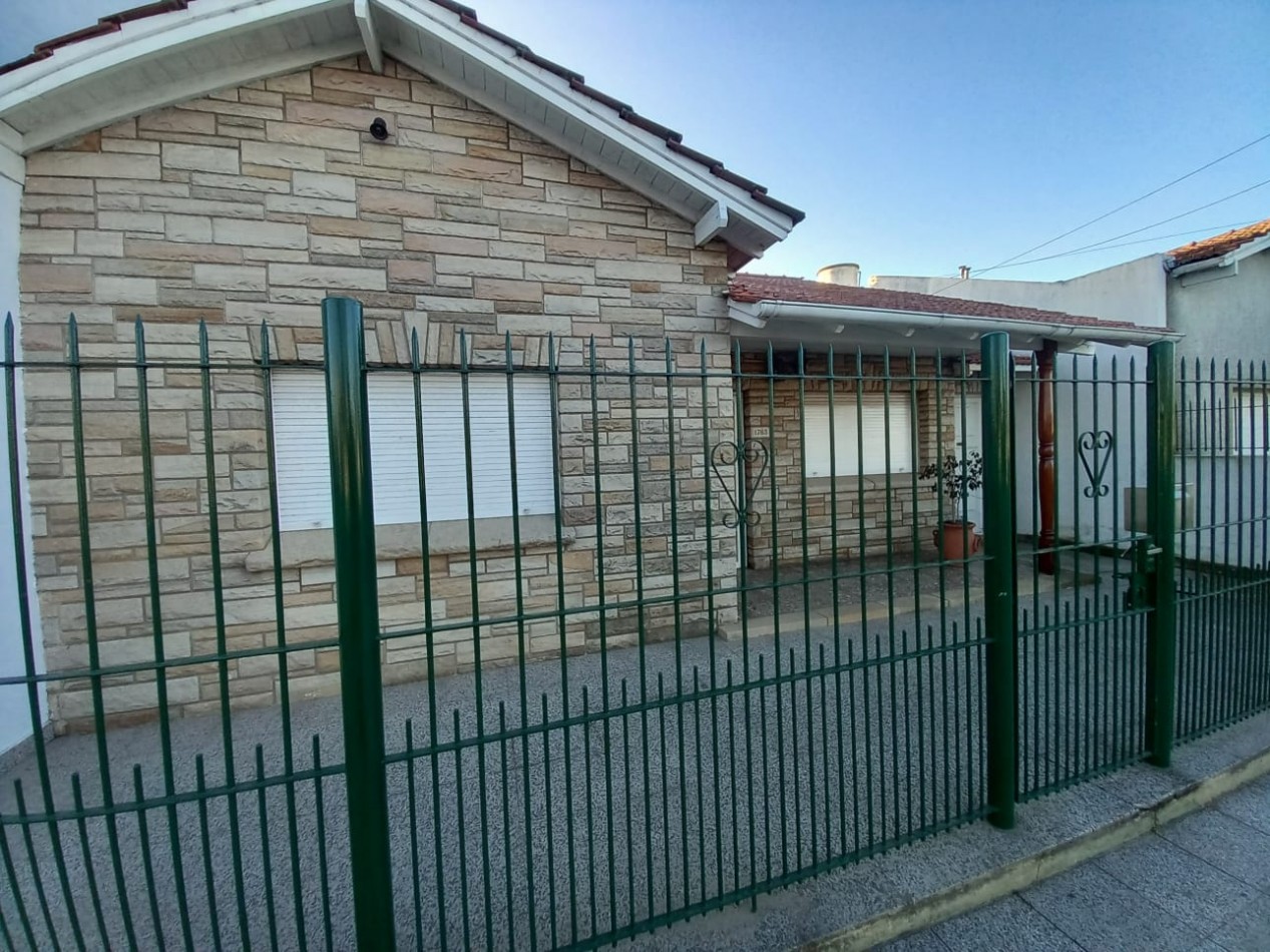 VENTA CASA 4 AMBIENTES S/LOTE PROPIO CON PATIO Y JARDIN