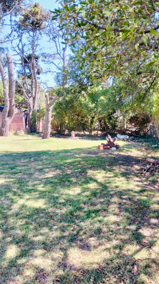 EN VENTA TERRENO CON CONSTRUCCION UN AMBIENTE CON BAÑO