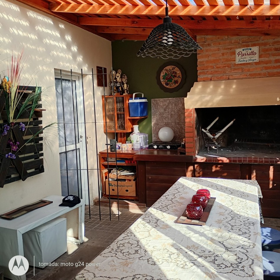 VENTA Casa Ph/ Loft Al Fondo dividido en  3amb. c/quincho/jardin/entrada 2 AUTOS