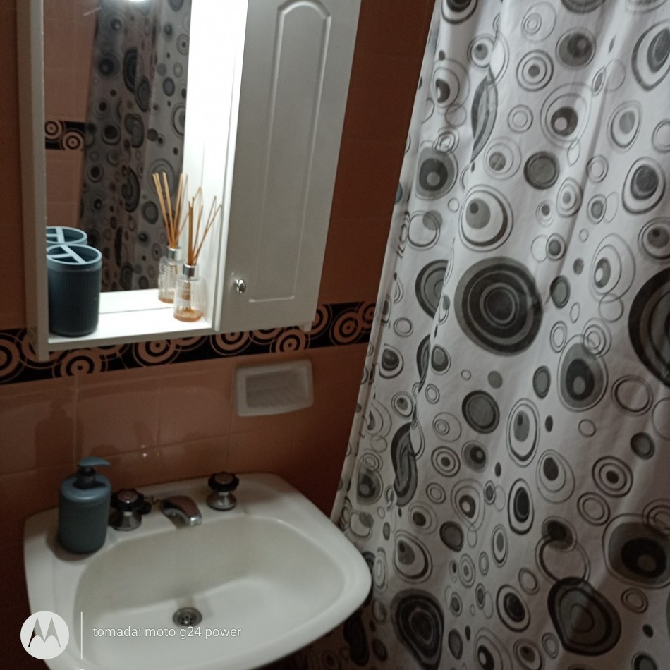 Alquiler 2 Ambiente al frente con balcon: zona Guemes altura Hermitage