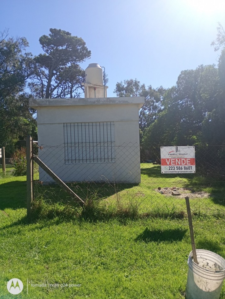 EN VENTA TERRENO CON CONSTRUCCION UN AMBIENTE CON BAÑO